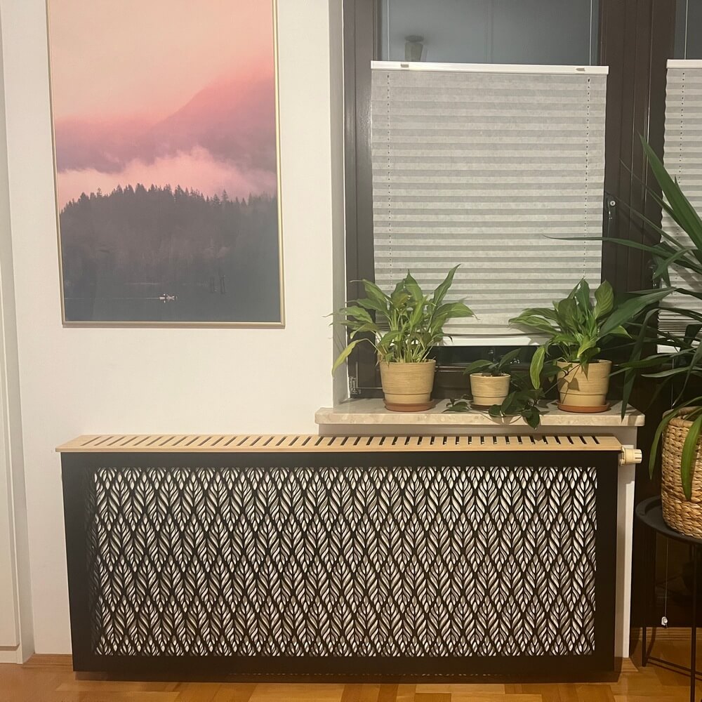 Cache-radiateur en fonte et à ailettes